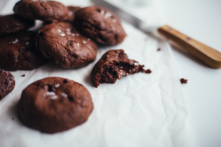 「小小私廚」榛果醬巧克力餅乾 Nutella-Stuffed Chocolate Cookies