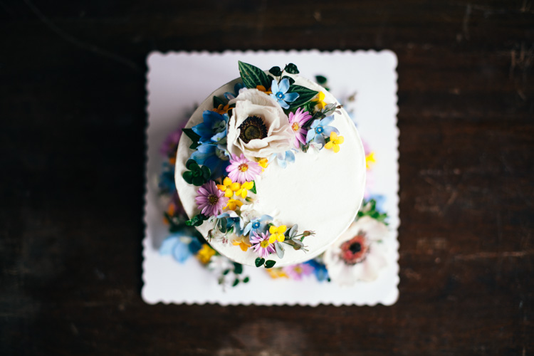 「小小私廚工作室」花藝蛋糕﻿生日訂製：淡雅藍黃白花藝蛋糕﻿